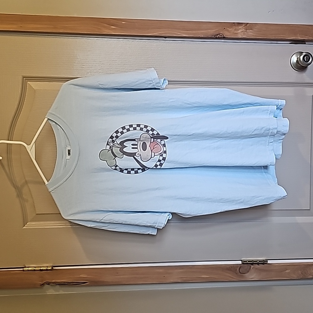 Large Disney's Goofy t shirt baby blue